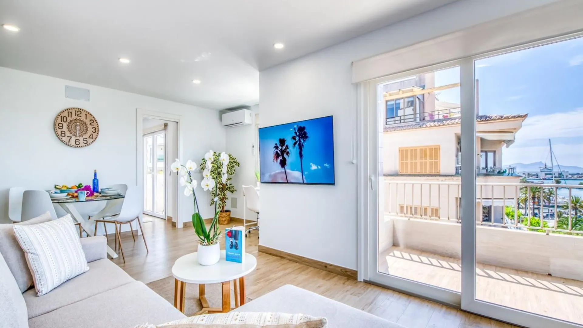 Apartment In Alcudia With Sea Views 0*, الكوذيا